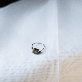 olive green & bronze toe ring top angle